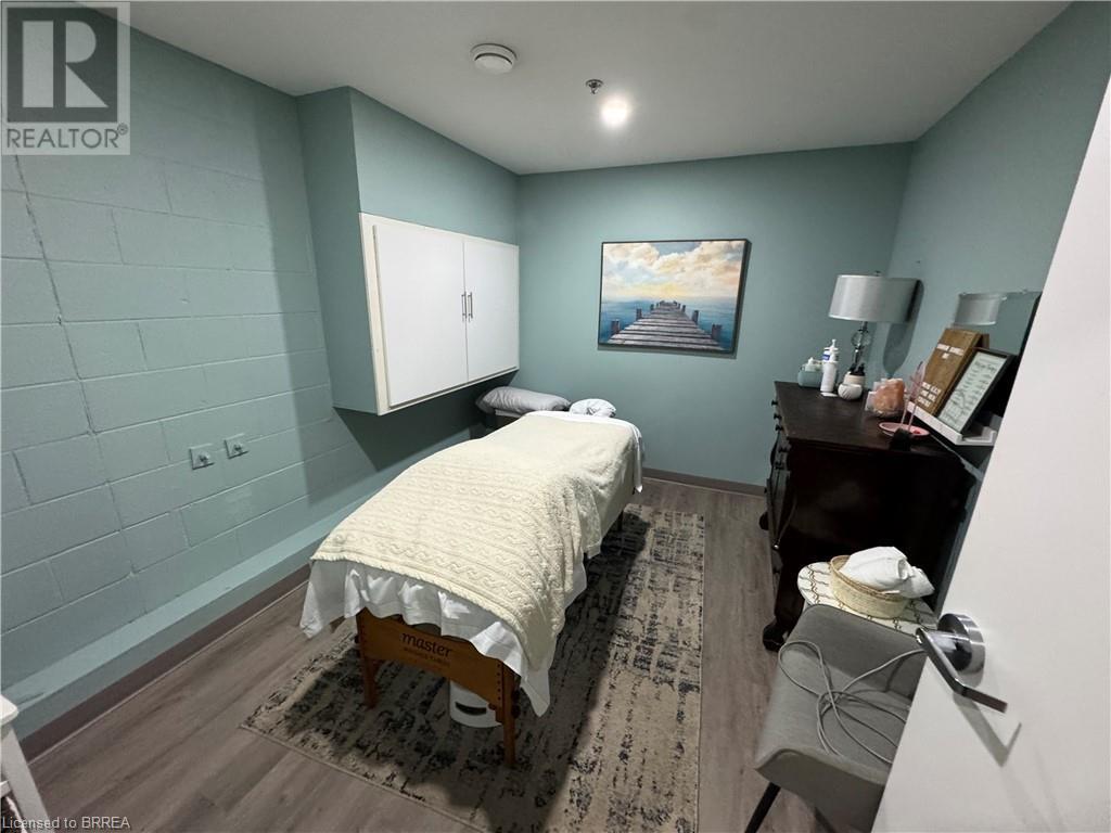 Photo 9 of 125 Sherwood Drive, Brantford ON