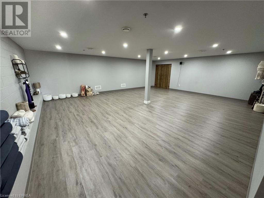 Photo 3 of 125 Sherwood Drive, Brantford ON