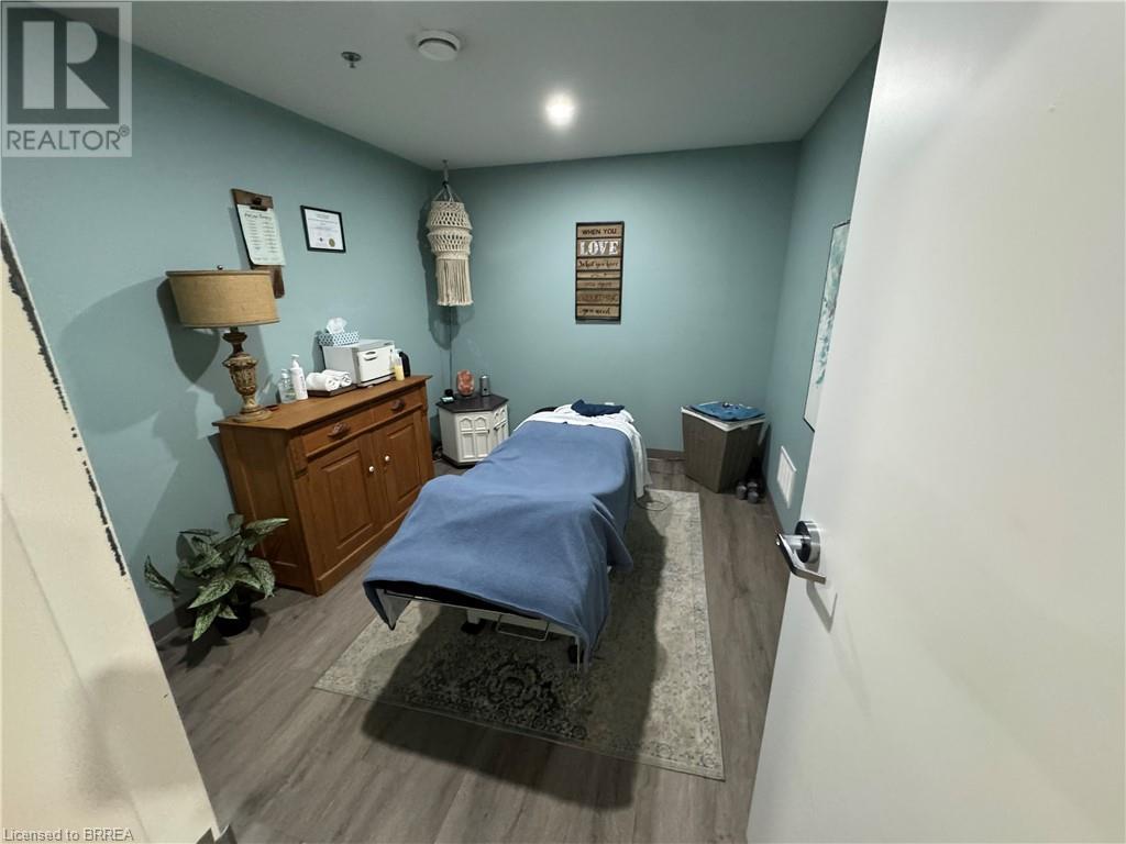 Photo 12 of 125 Sherwood Drive, Brantford ON