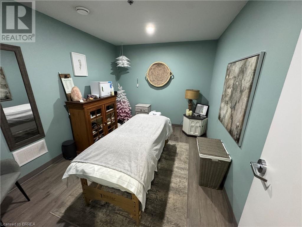 Photo 11 of 125 Sherwood Drive, Brantford ON