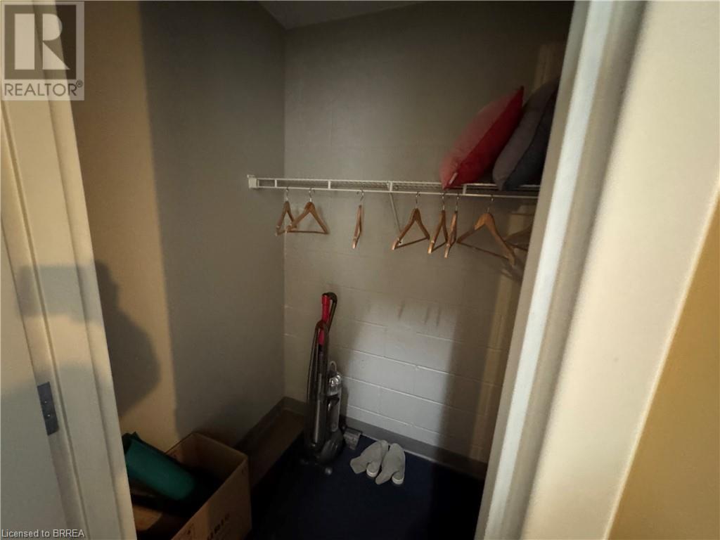 Photo 4 of 125 Sherwood Drive, Brantford ON