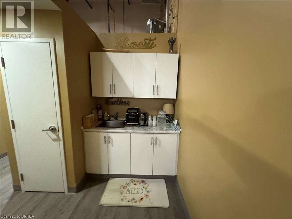 Photo 6 of 125 Sherwood Drive, Brantford ON