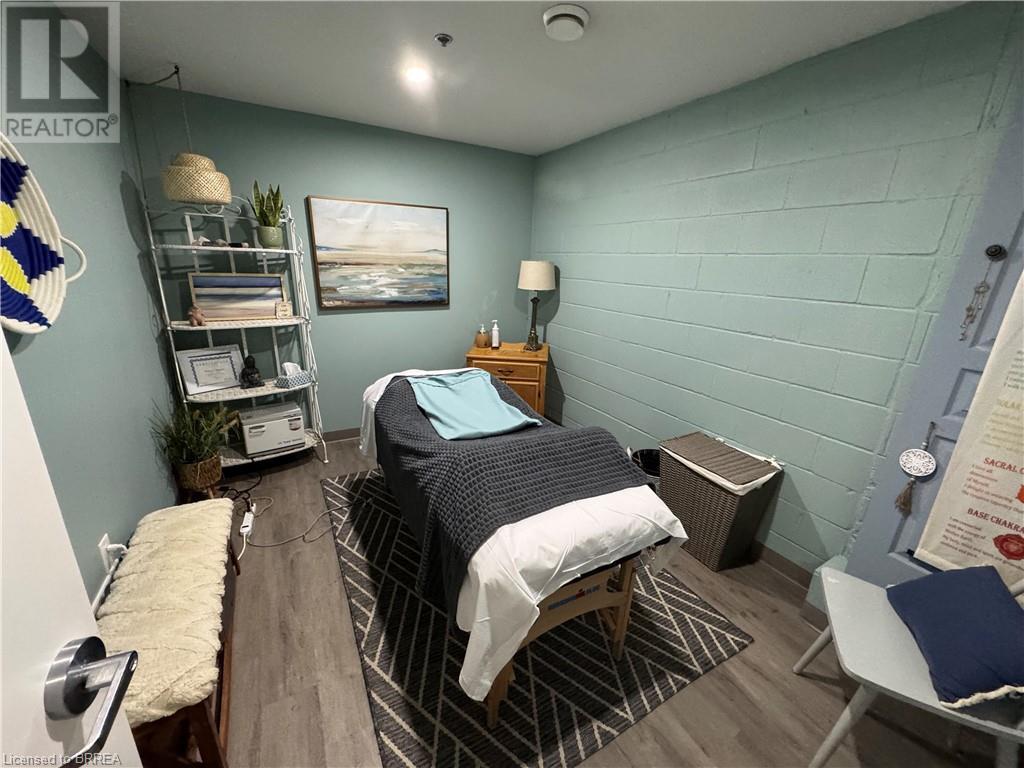 Photo 10 of 125 Sherwood Drive, Brantford ON
