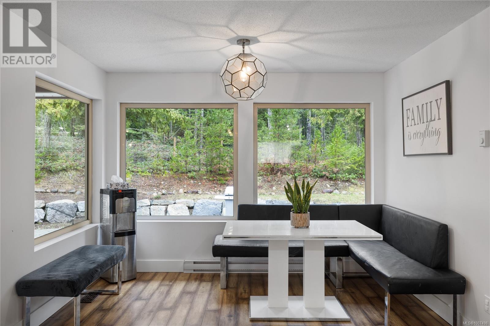 Photo 29 of 907 Hemsworth Rd, Qualicum Beach BC