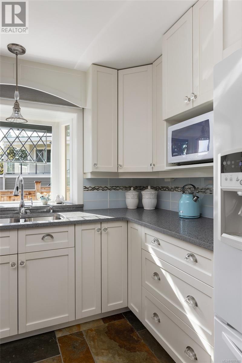  10807 Madrona Drive, North Saanich