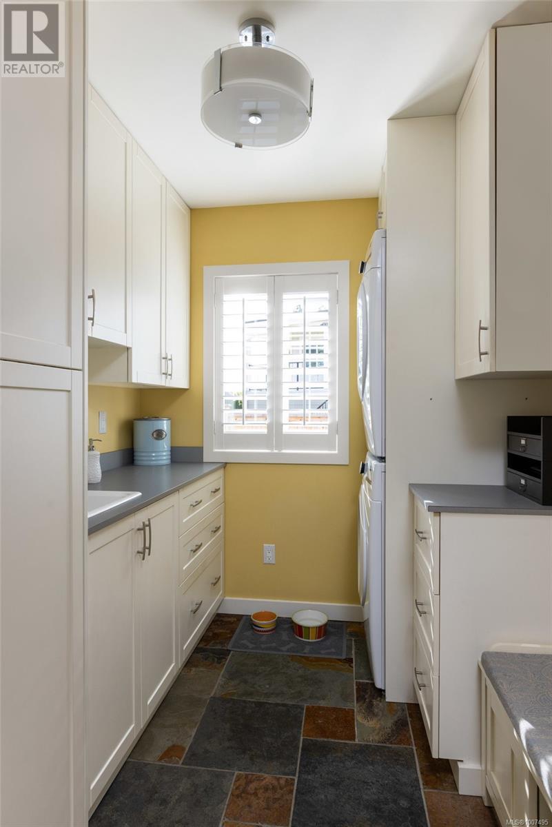  10807 Madrona Drive, North Saanich
