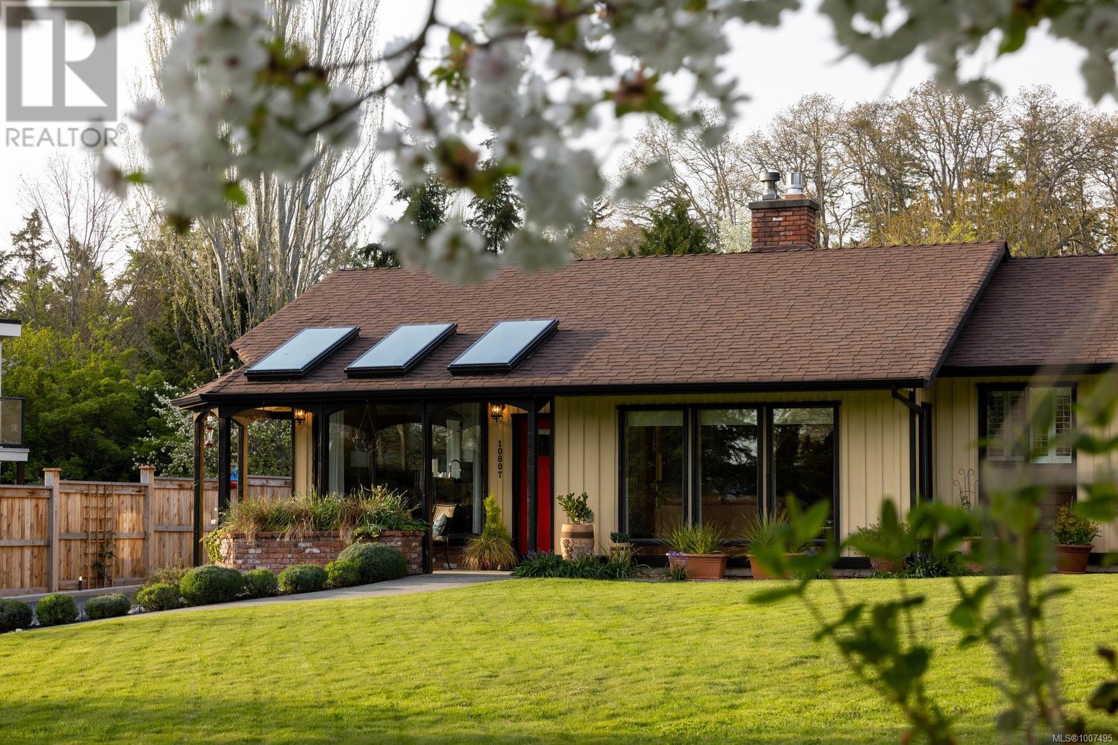  10807 Madrona Drive, North Saanich