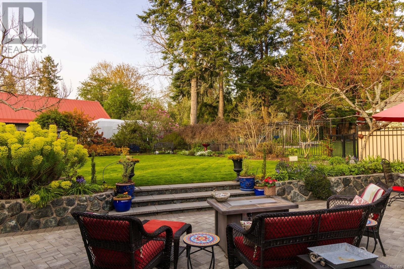  10807 Madrona Drive, North Saanich