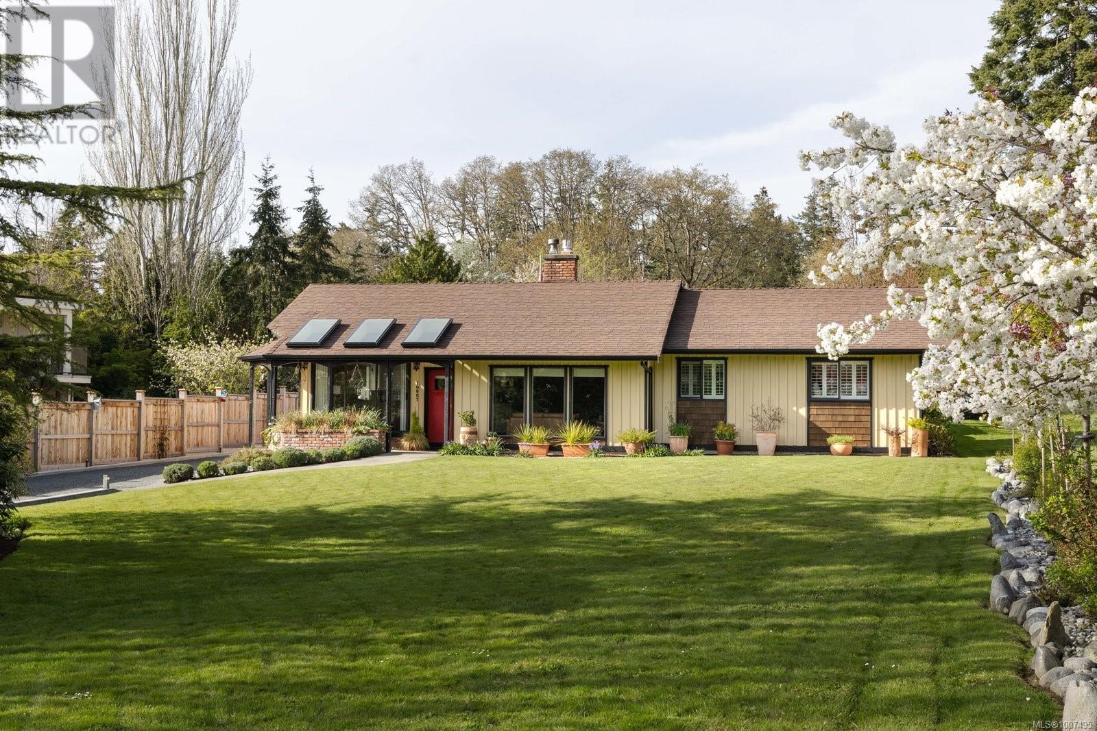  10807 Madrona Drive, North Saanich