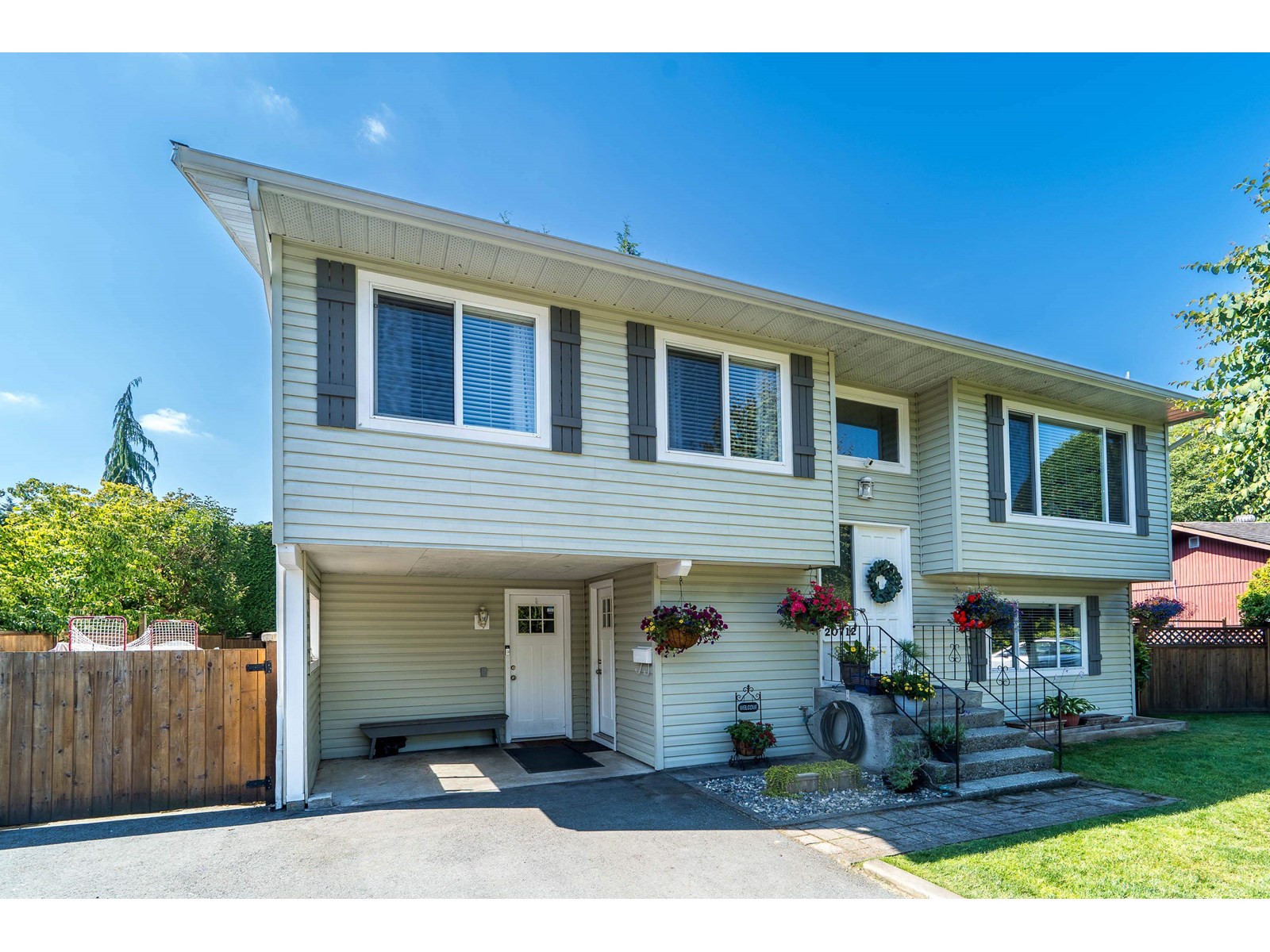 Photo 4 of 20712 52 Avenue, Langley BC