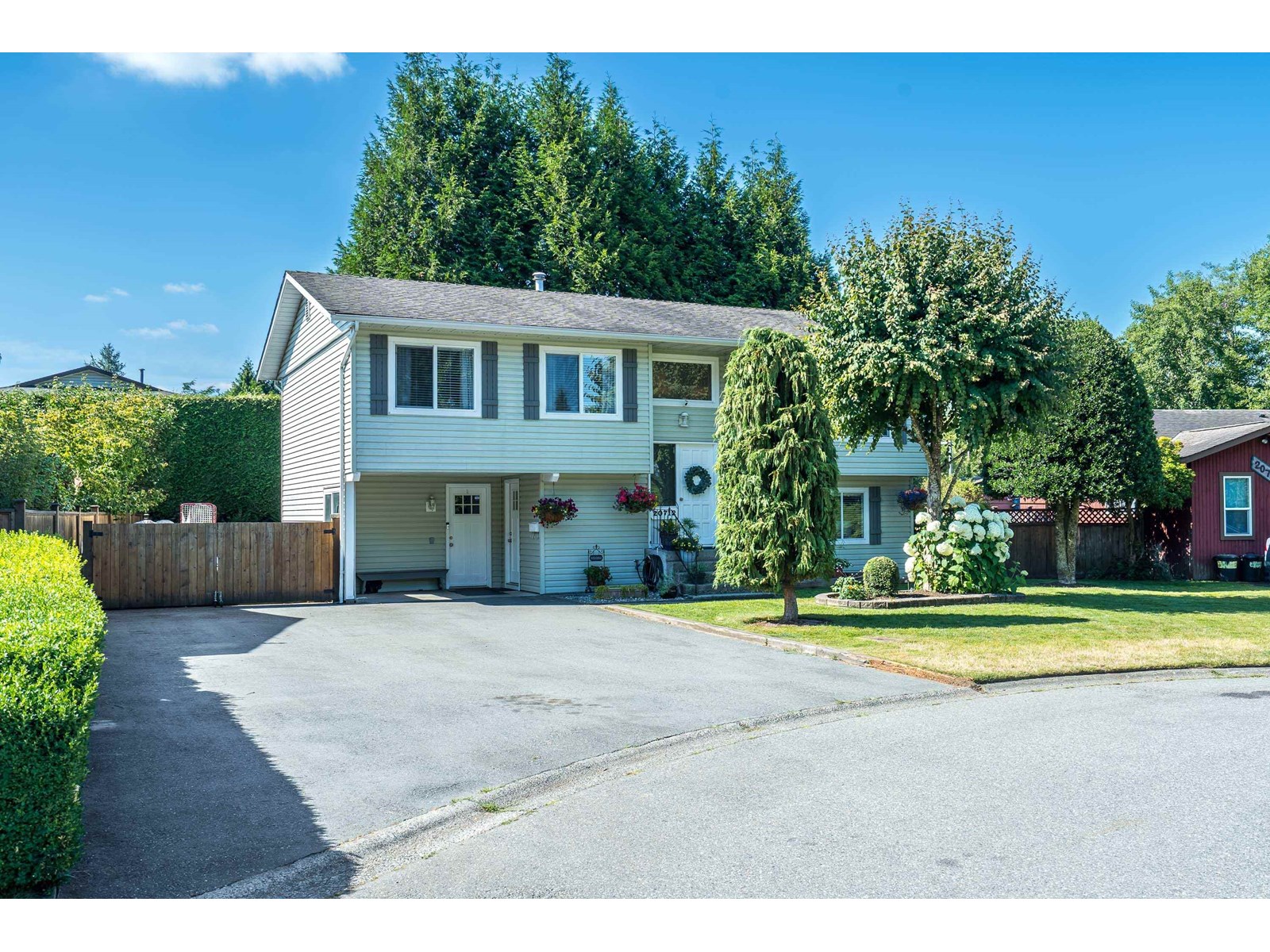 Photo 2 of 20712 52 Avenue, Langley BC
