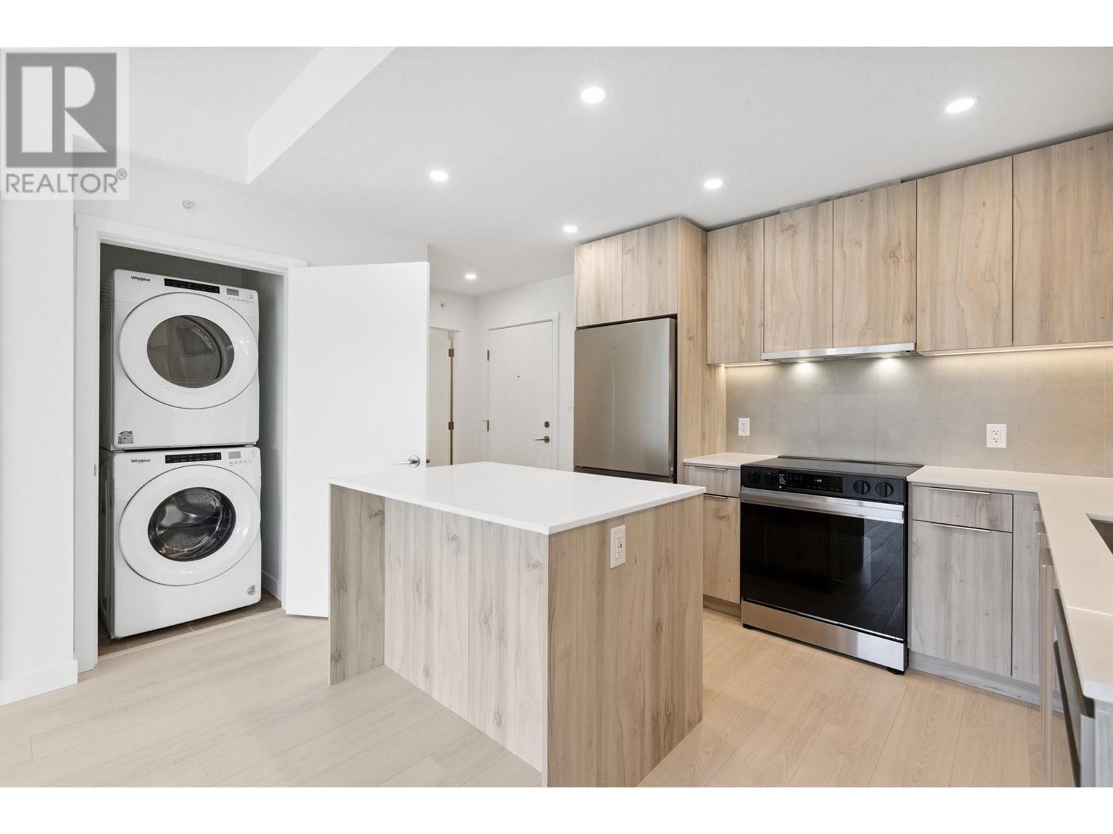 Photo 6 of Ph 617 3596 Malsum Drive, North Vancouver BC
