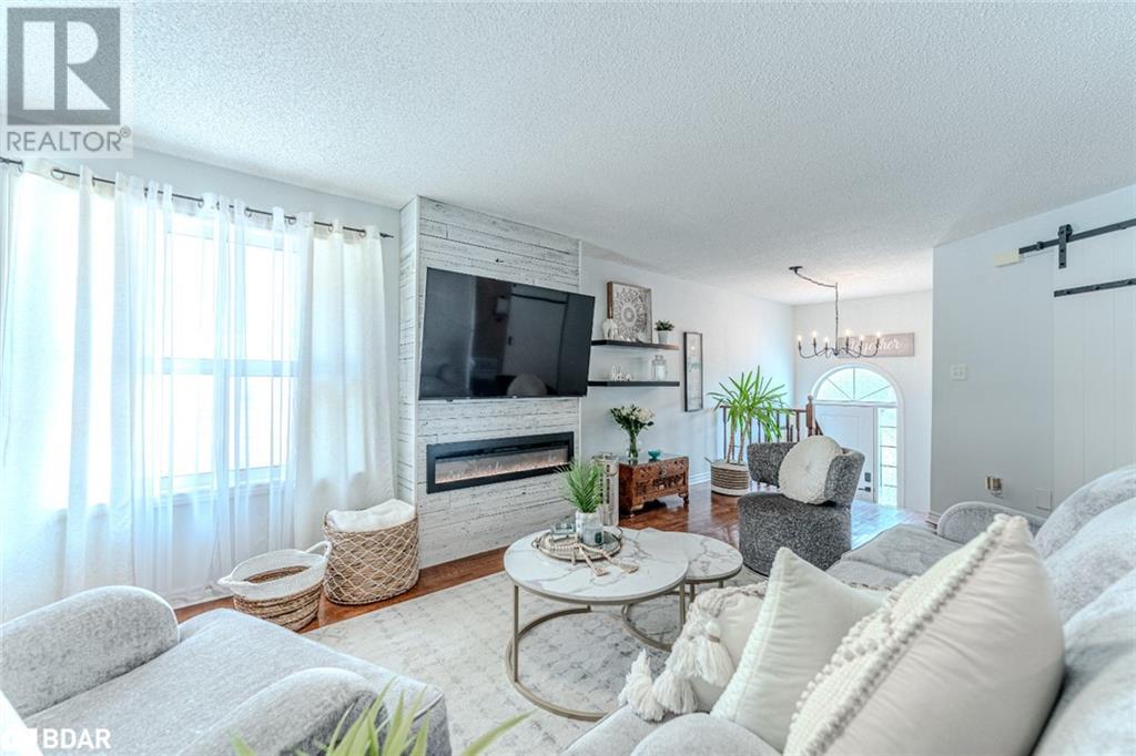 Photo 3 of 130 Country Lane, Barrie ON