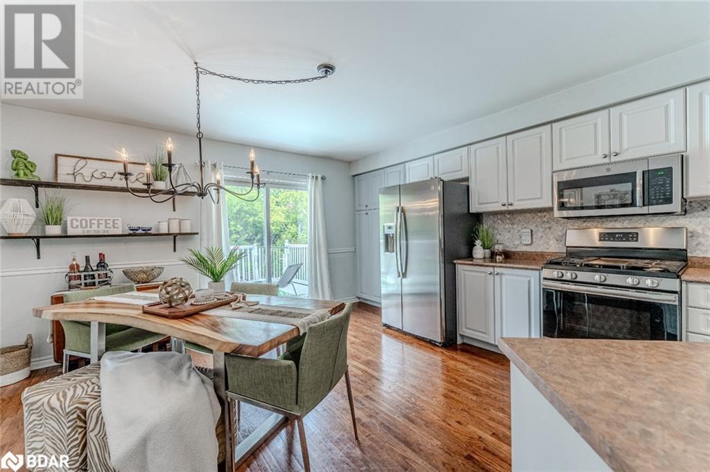 Photo 5 of 130 Country Lane, Barrie ON