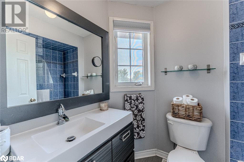 Photo 9 of 130 Country Lane, Barrie ON