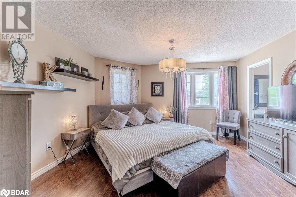 Photo 8 of 130 Country Lane, Barrie ON