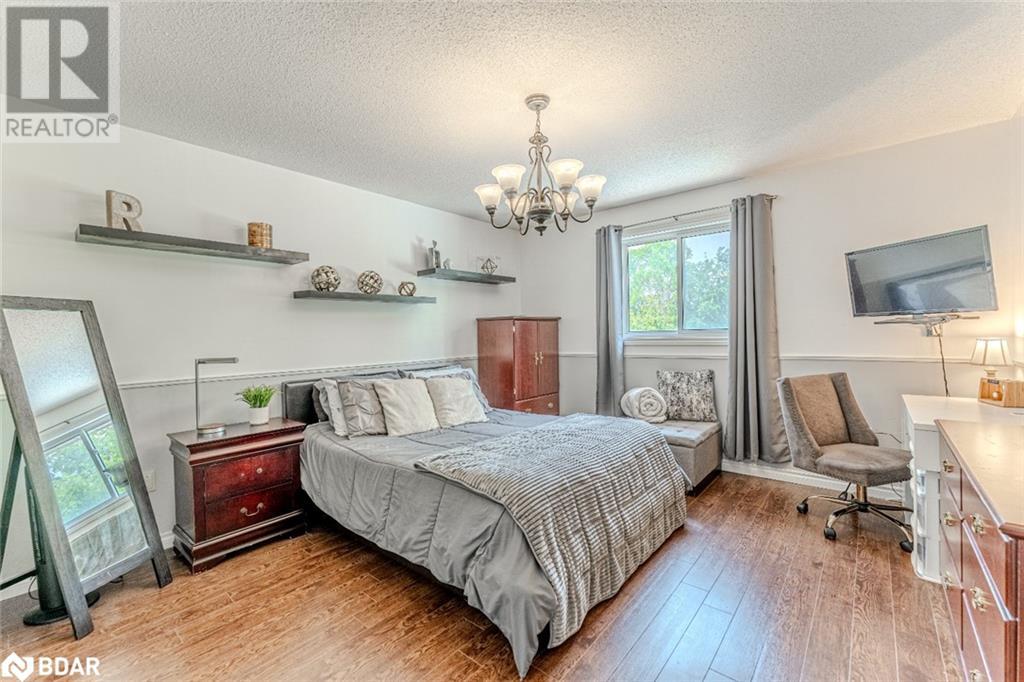 Photo 10 of 130 Country Lane, Barrie ON