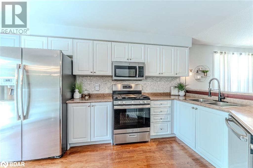 Photo 6 of 130 Country Lane, Barrie ON