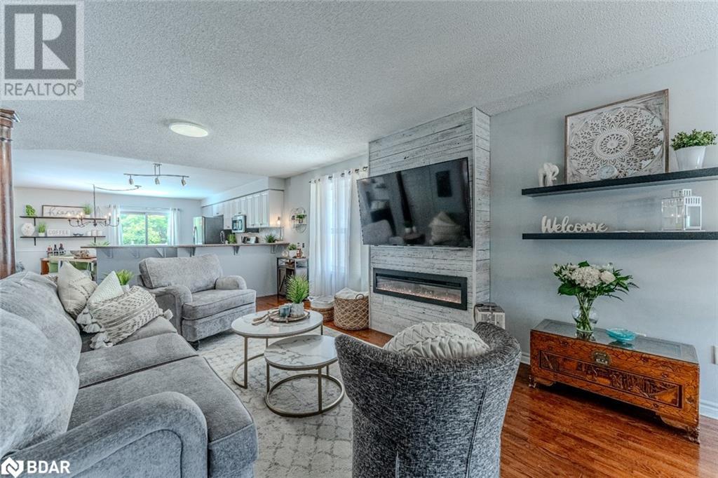 Photo 4 of 130 Country Lane, Barrie ON