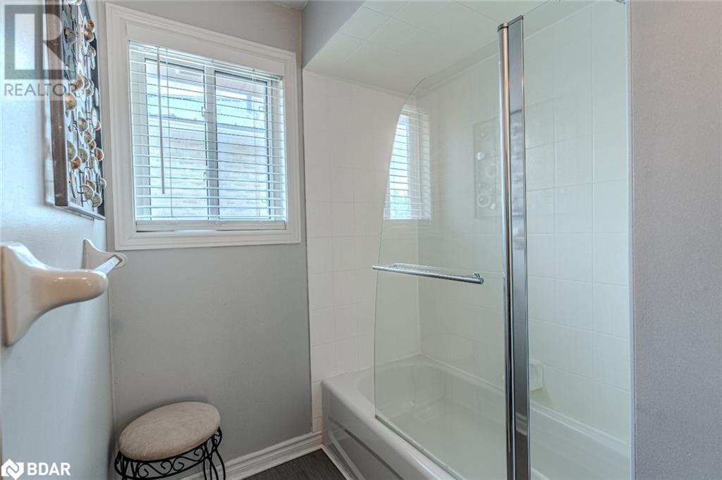 Photo 13 of 130 Country Lane, Barrie ON