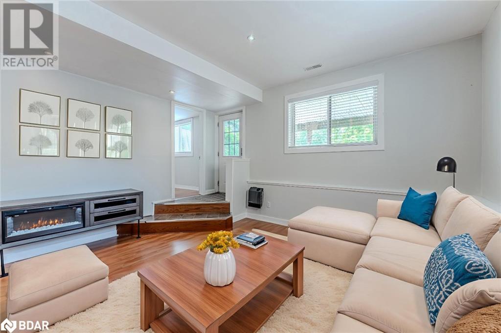 Photo 14 of 130 Country Lane, Barrie ON