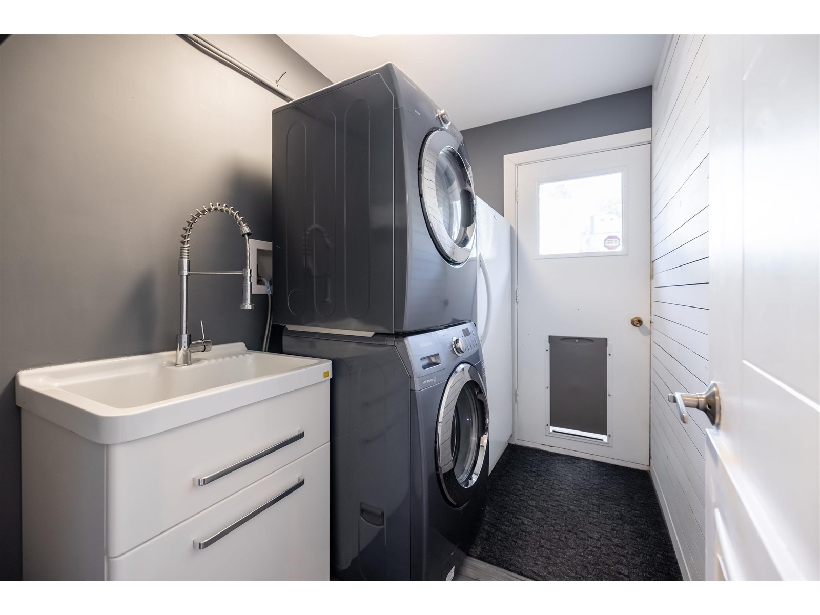 Photo 2 of 22806 Rennie Avenue, Langley BC