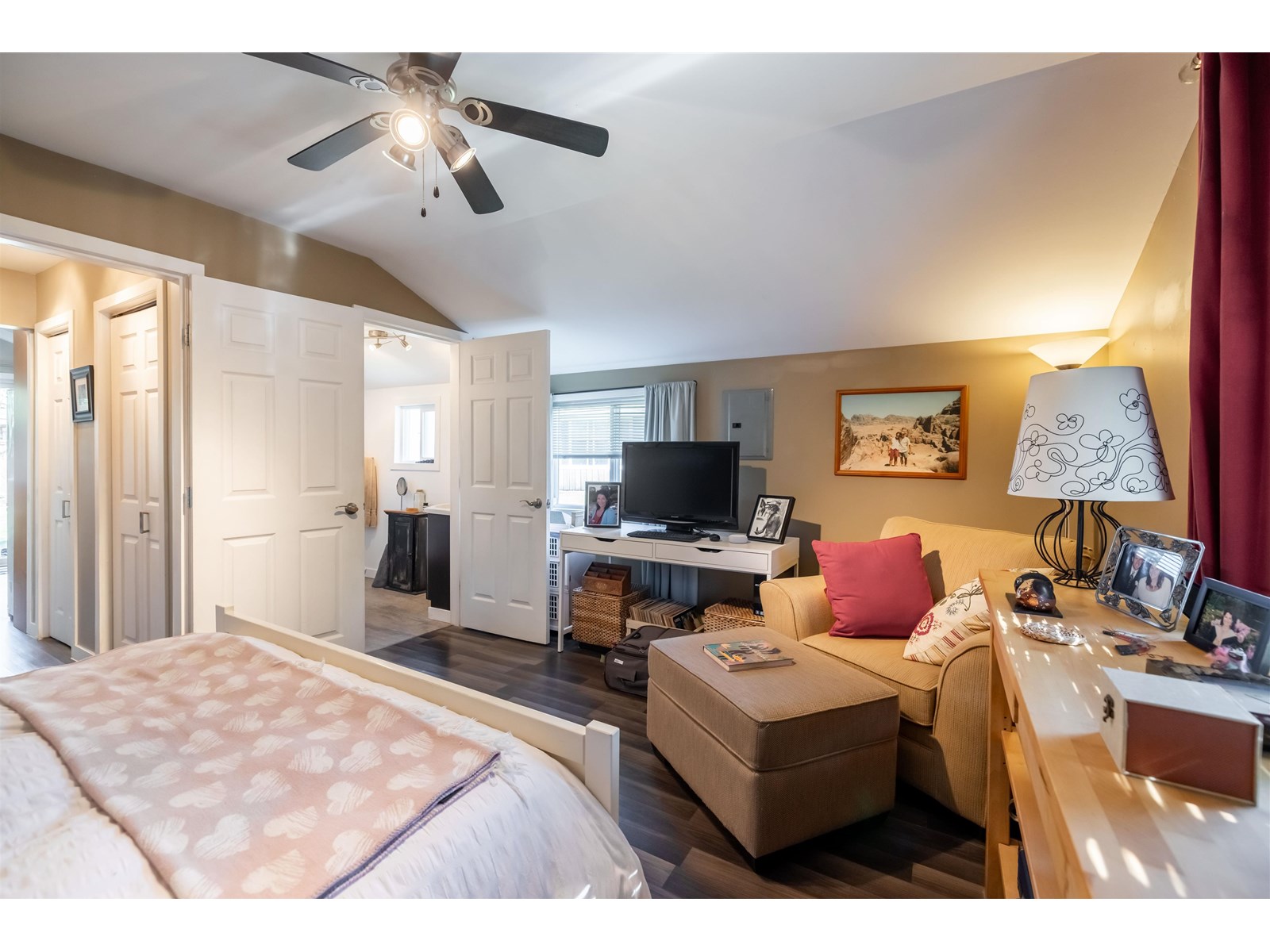 Photo 7 of 22806 Rennie Avenue, Langley BC
