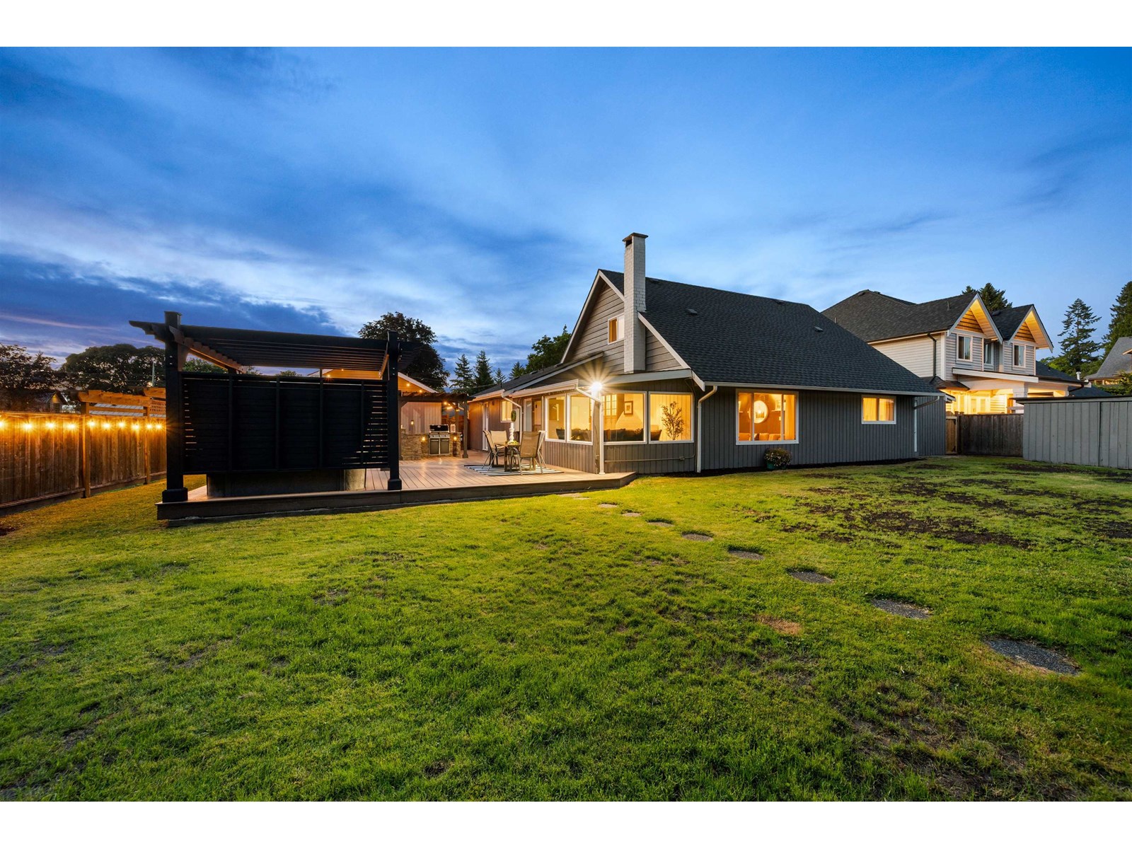 Photo 3 of 22806 Rennie Avenue, Langley BC