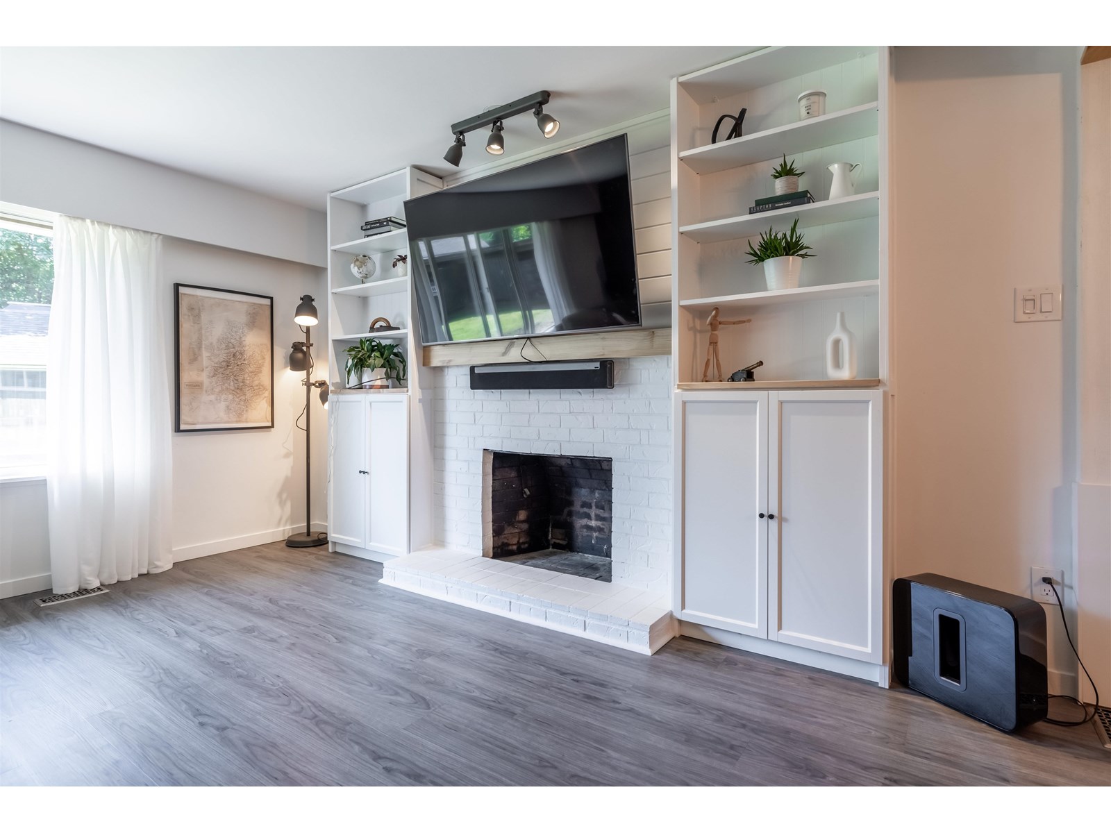 Photo 4 of 22806 Rennie Avenue, Langley BC