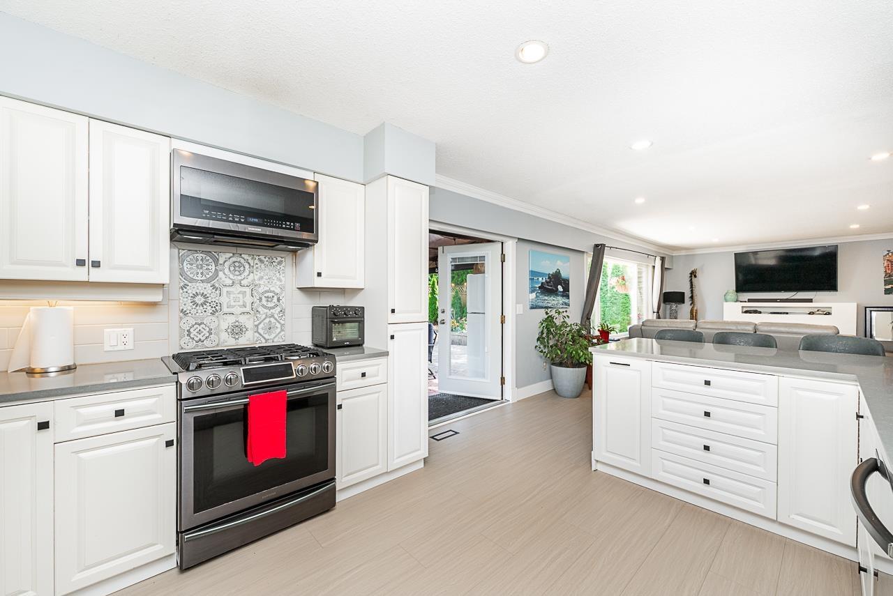 Photo 9 of 4566 206 A Street, Langley BC