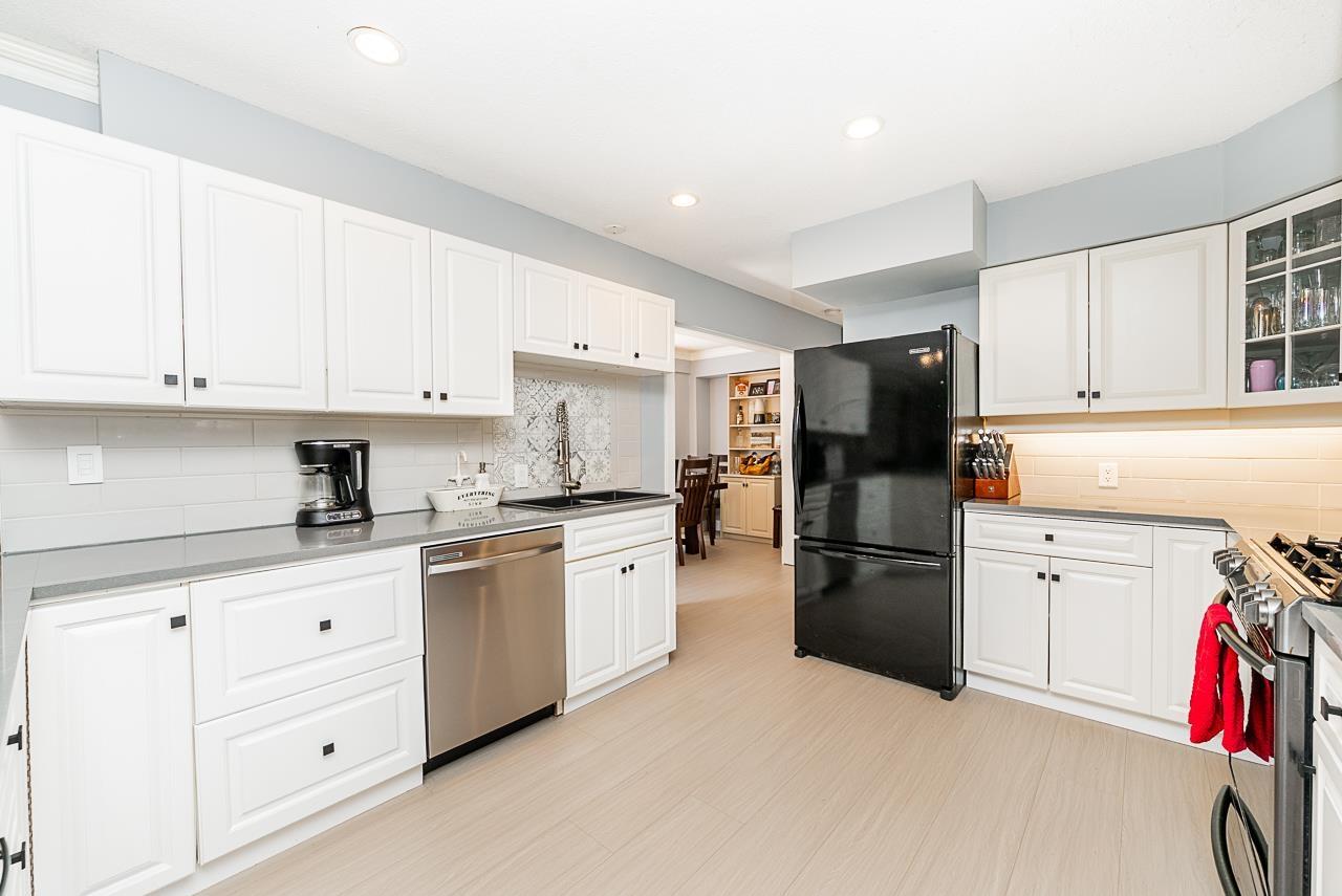 Photo 10 of 4566 206 A Street, Langley BC