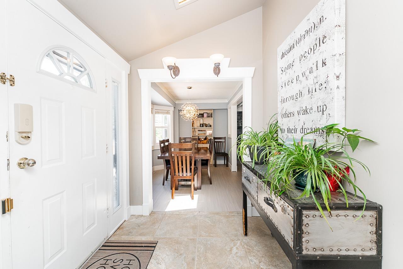 Photo 5 of 4566 206 A Street, Langley BC