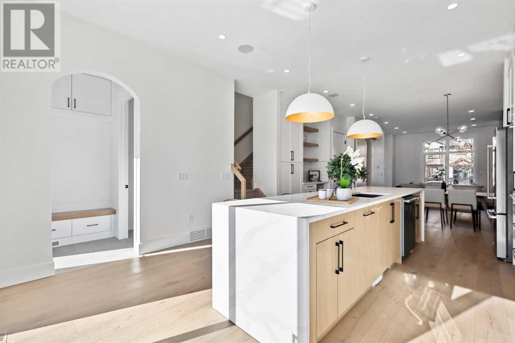 Photo 10 of 2212 33 Street Sw, Calgary AB