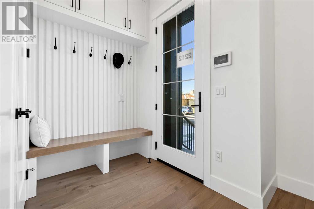 Photo 3 of 2212 33 Street Sw, Calgary AB