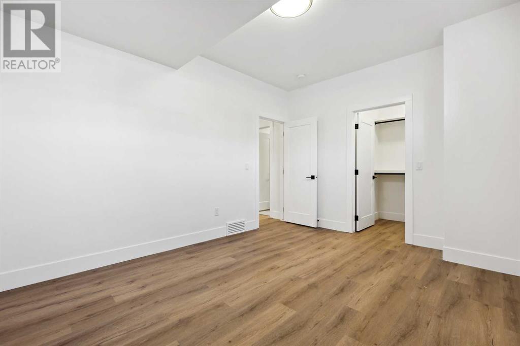Photo 37 of 2212 33 Street Sw, Calgary AB
