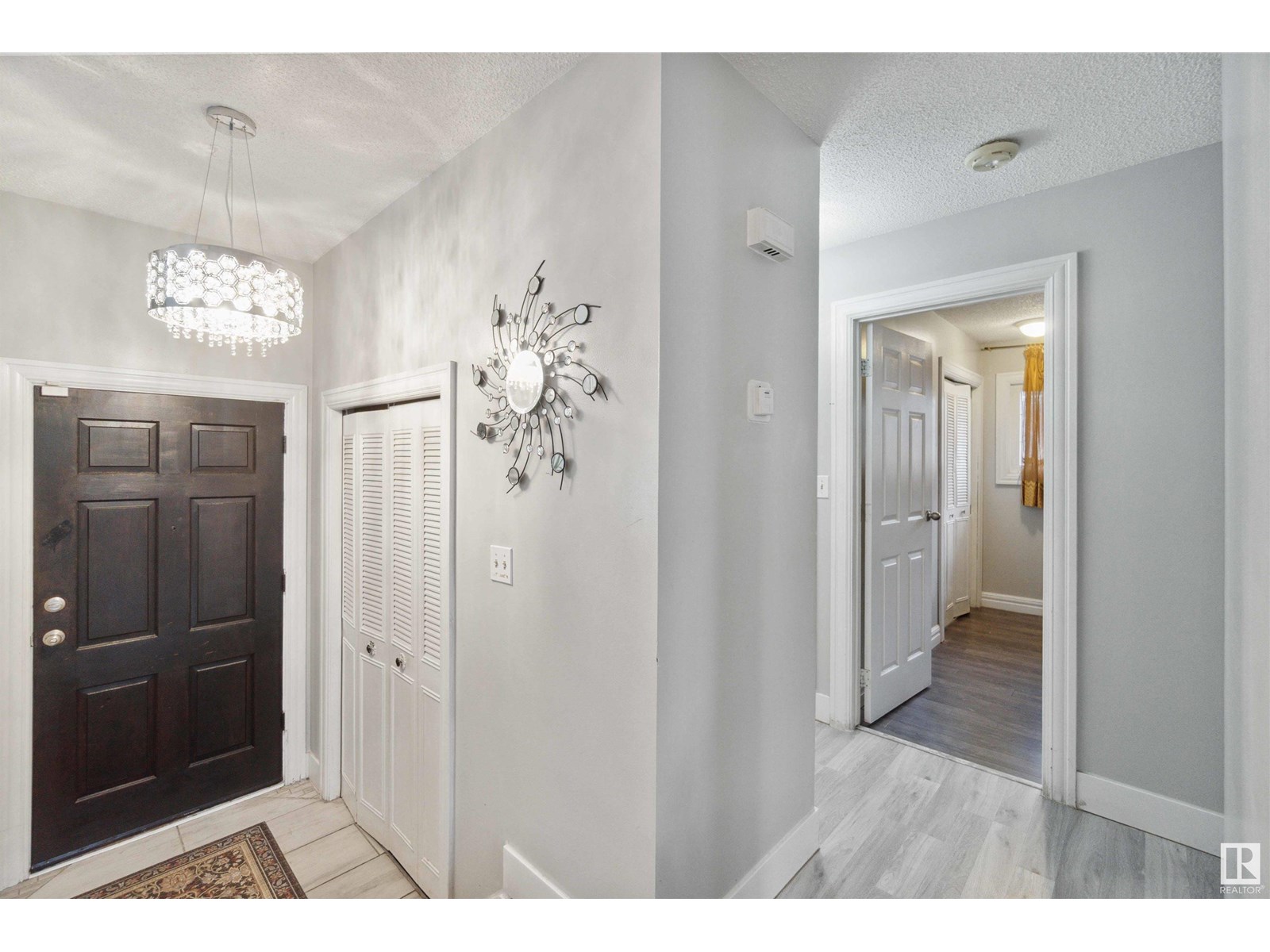 Photo 2 of 11439 145 Av Nw, Edmonton AB