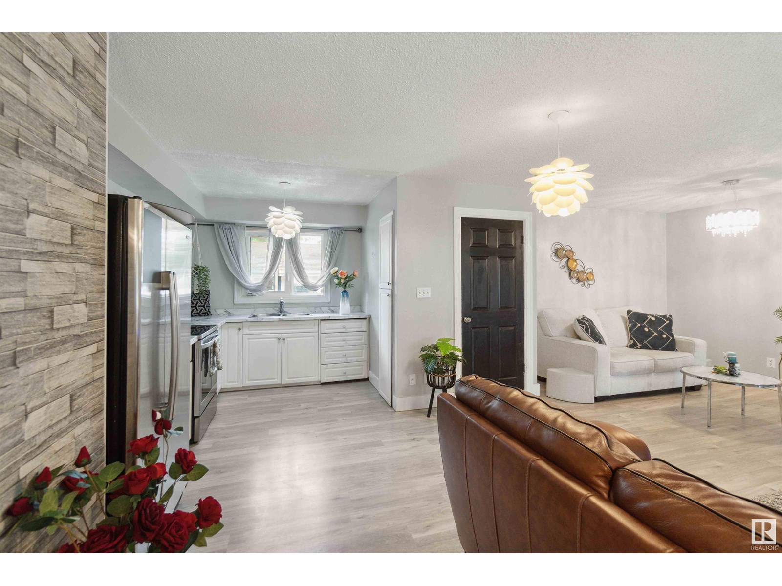 Photo 5 of 11439 145 Av Nw, Edmonton AB
