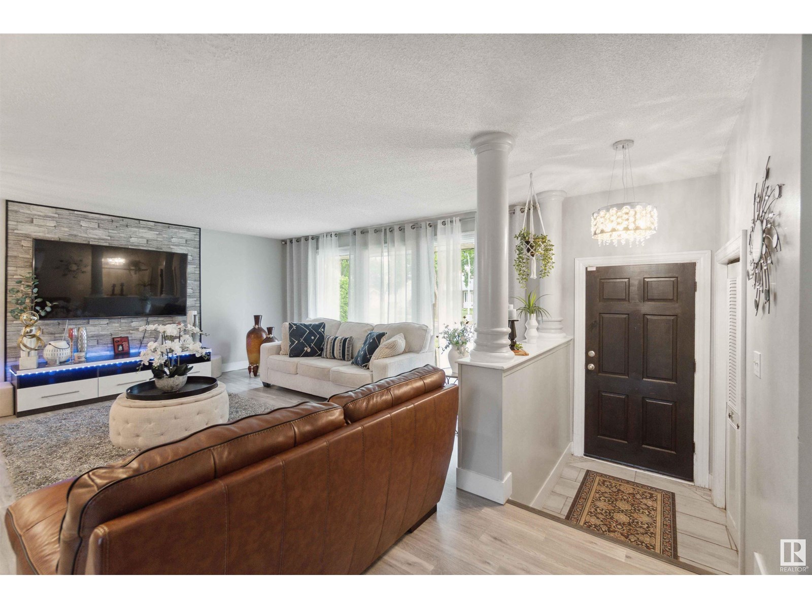 Photo 3 of 11439 145 Av Nw, Edmonton AB