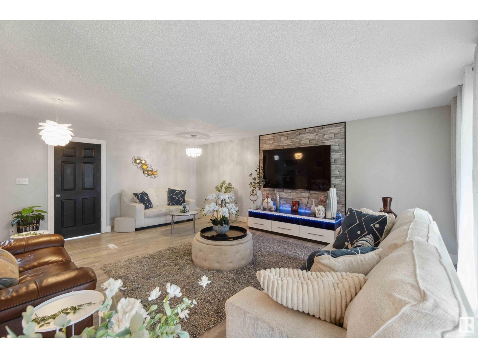 Photo 9 of 11439 145 Av Nw, Edmonton AB