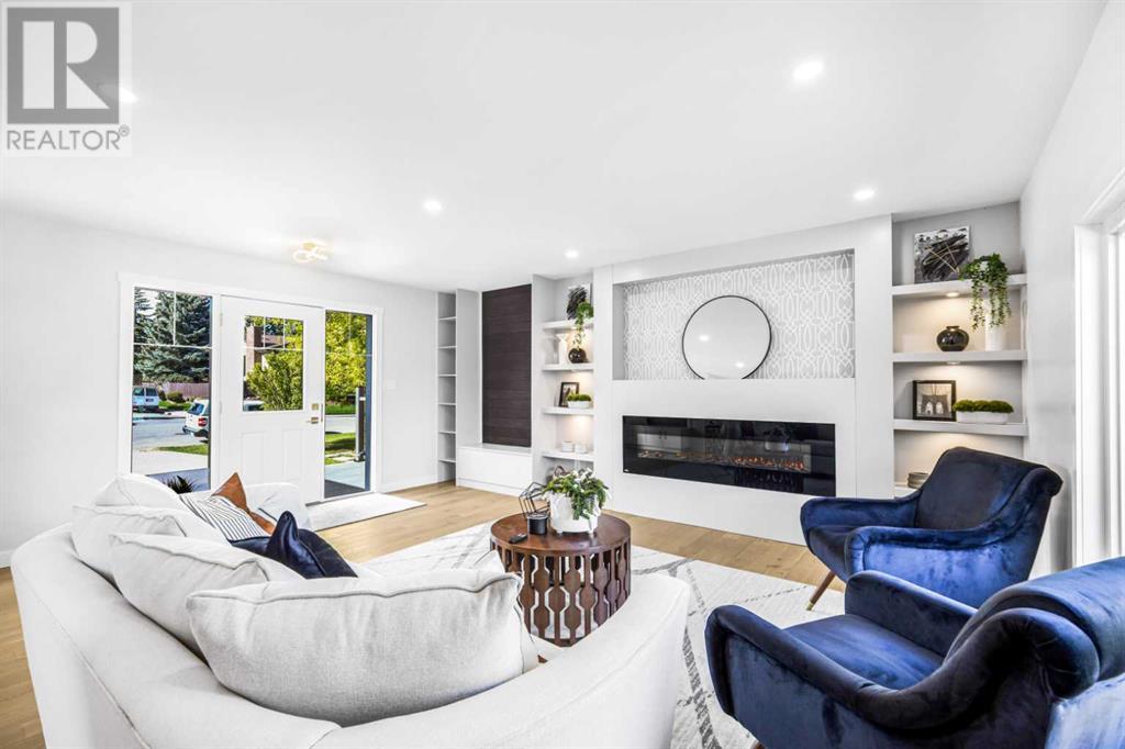 Photo 6 of 10604 Oakmoor Way Sw, Calgary AB