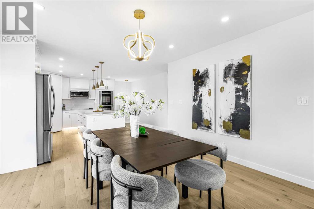 Photo 8 of 10604 Oakmoor Way Sw, Calgary AB