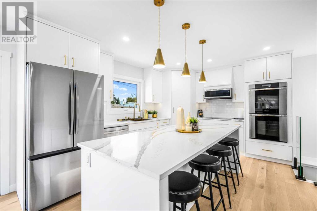 Photo 11 of 10604 Oakmoor Way Sw, Calgary AB