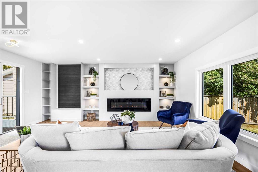 Photo 5 of 10604 Oakmoor Way Sw, Calgary AB