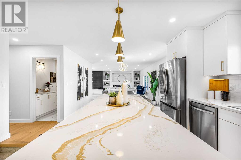 Photo 16 of 10604 Oakmoor Way Sw, Calgary AB