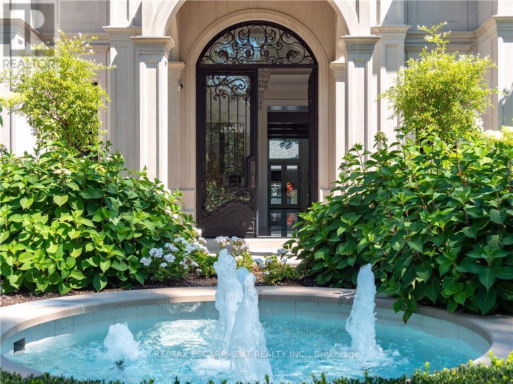 Photo 17 of 15 Chartwell Road, Oakville ON