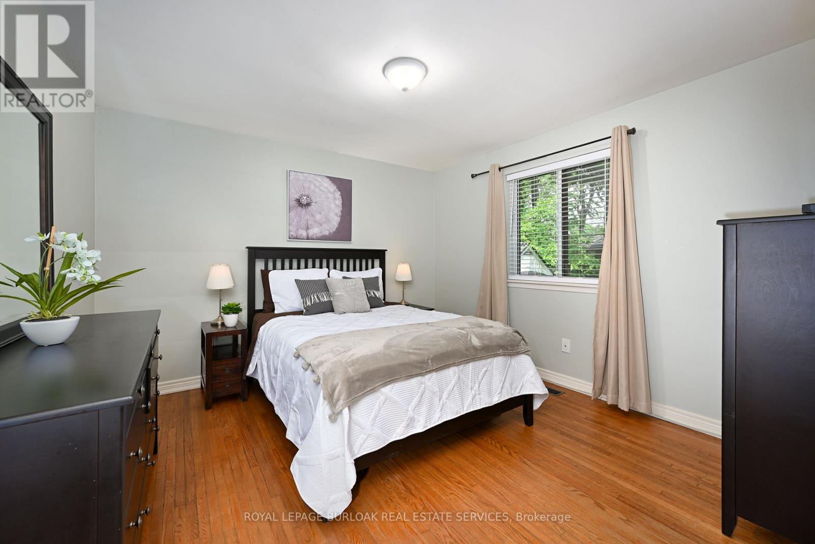 Photo 17 of 419 Hampton Heath Road, Burlington ON