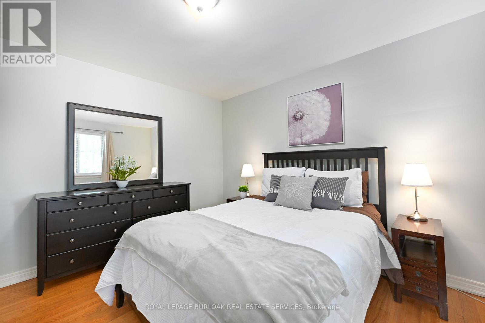 Photo 18 of 419 Hampton Heath Road, Burlington ON