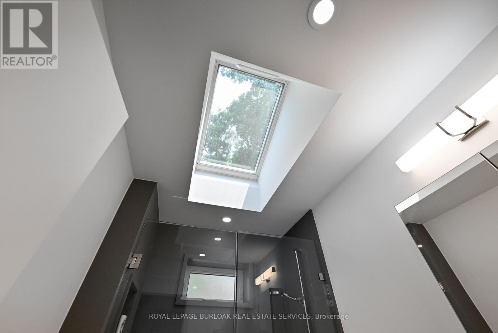 Photo 22 of 419 Hampton Heath Road, Burlington ON