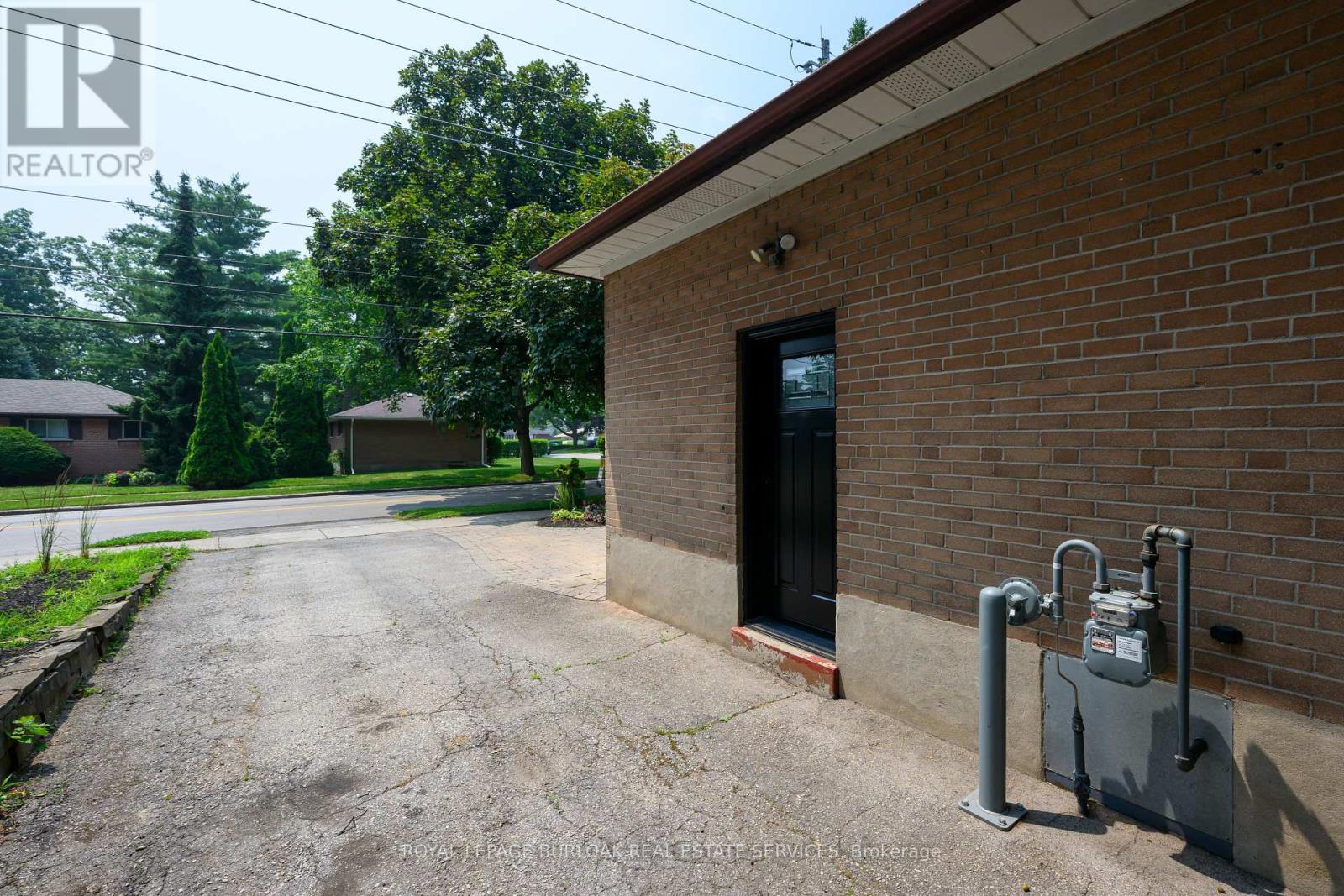 Photo 40 of 419 Hampton Heath Road, Burlington ON
