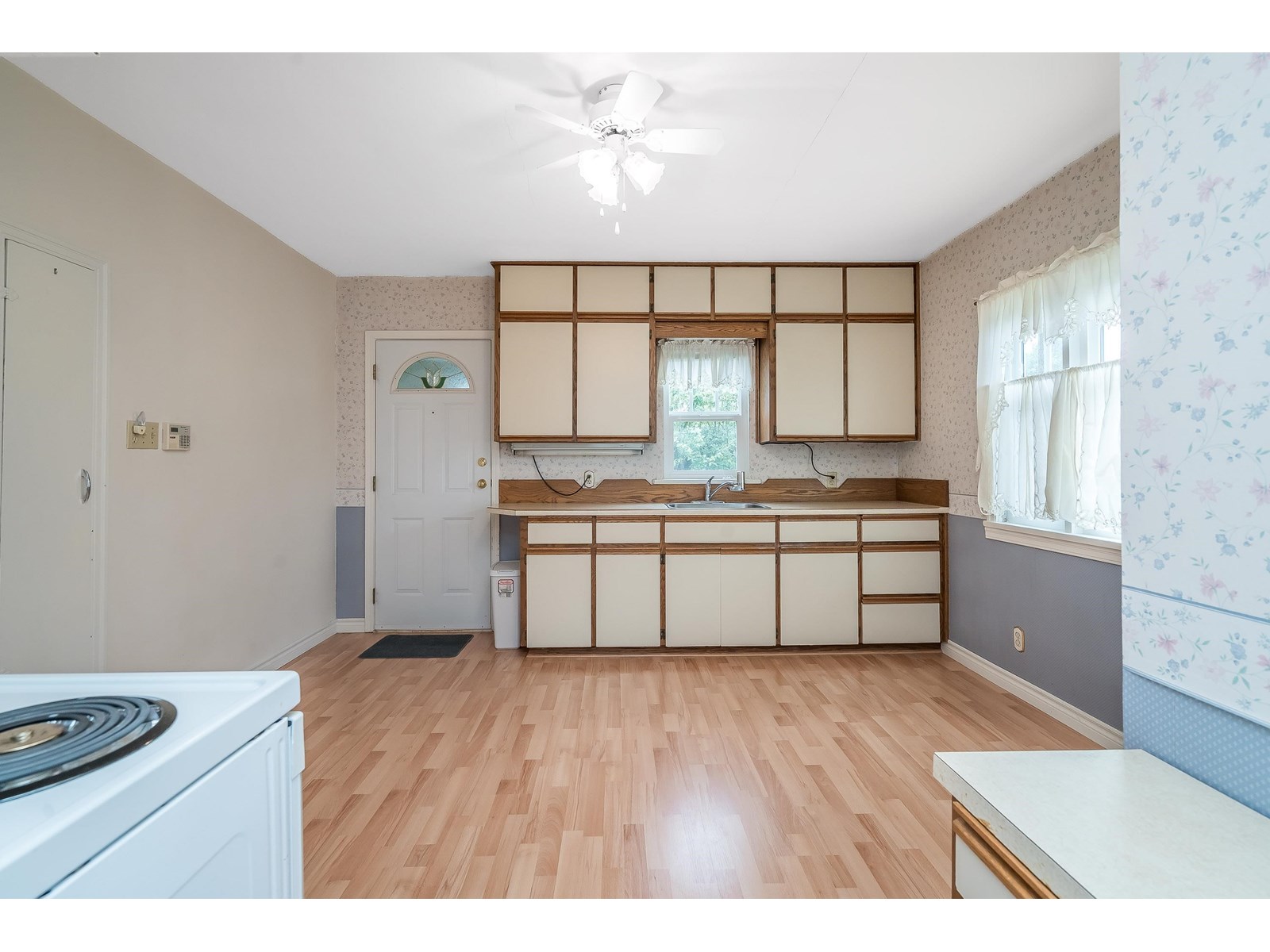 Photo 4 of 33884 Mayfair Avenue, Abbotsford BC